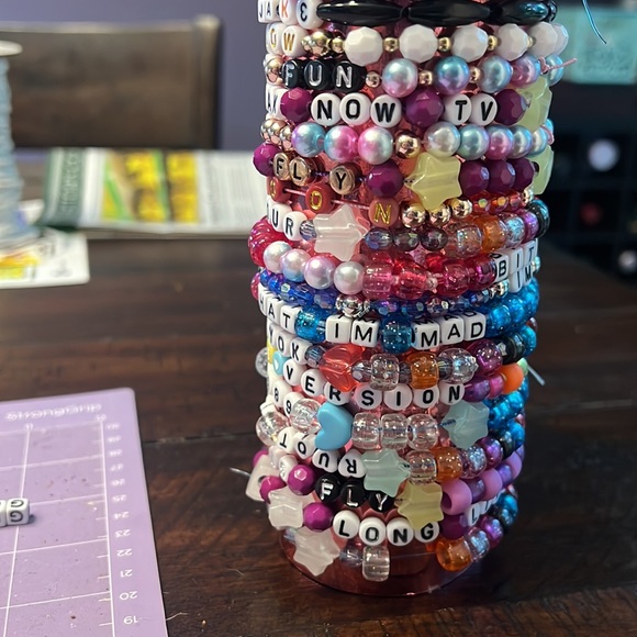 ✨🫶30 Eras Tour Friendship Bracelets Random 30 pack🫶✨ - Picture 5 of 16